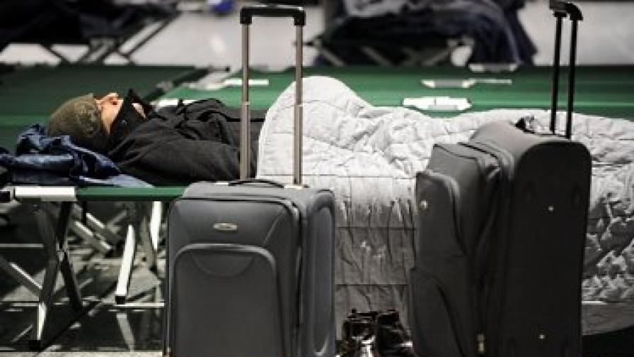 Хиляди пътници останаха блокирани по летищата във Великобритания, Белгия, Германия и Франция прес последните дни