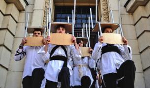 В края на октомври 2010 г. българските студенти протестираха срещу орязаните средства за висше образование