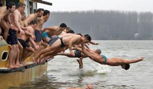 Сърби се мятат в Дунав на Богоявление