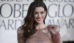 Ан Хатауей ще е Жената котка 