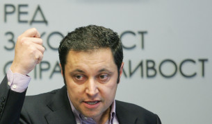 Яне Янев: Мутренско-милиционерският режим ми открадна колата