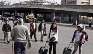 Обсъждат извънредни самолети за българите в Египет