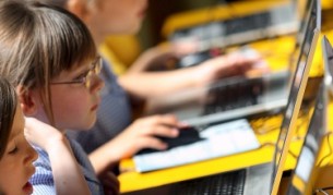 Всяко второ дете лъже за възрастта си в интернет