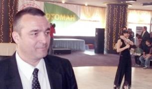 Юзеир Юзеиров в Шумен за учредителното събрание на партията ОТОМАН. На снимката се вижда и певицата Софи Маринова