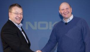 Шефовете на Нокиа и Майкрософт - Стивън Елоп (вляво) и Стивън Балмър