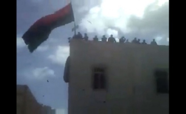 Правителственият самолет кацна в Триполи