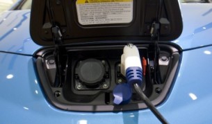 Да заредим колата от... автомат за напитки