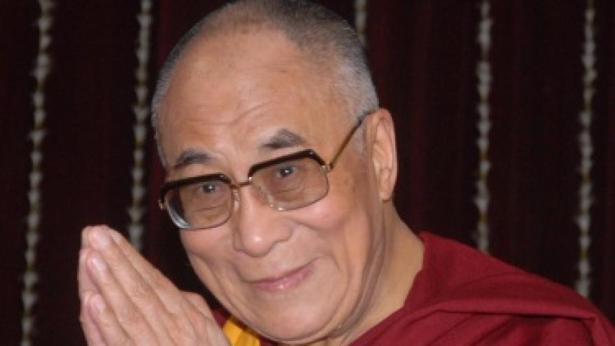 Далай Лама се оттегля от политическата сцена