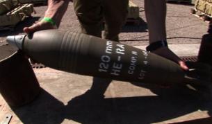 Ракети, снаряди и автомати, свалени от заловения в международни води кораб, бяха показани от израелските власти