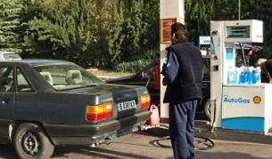 Мерки на правителството свалят цените на горивата с 14 стотинки