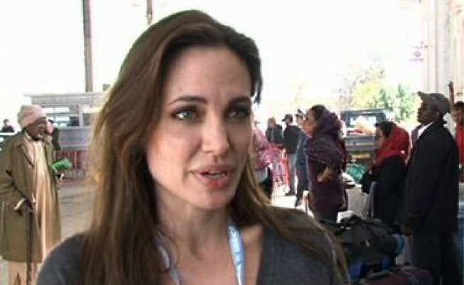 Анджелина Джоли посети либийски бежанци в Тунис