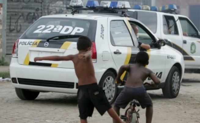 Мъж застреля 10 души в училище в Рио де Жанейро