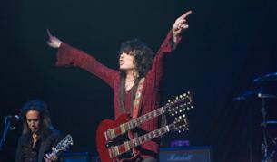 Фронтменът на групата "Синдърела" Том Кийфър