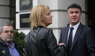 Председателят на БОК Стефка Костадинова и президентът на БФС Боби Михайлов на поклонението на Иван Славков