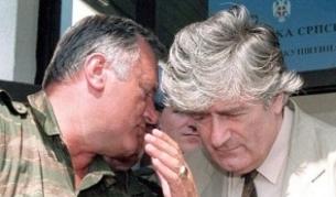 Ратко Младич (л) и Радован Караджич през 1993 г.