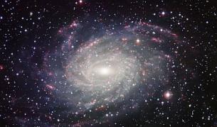 <p>Тъмна материя прониква в нашата галактика&nbsp;и &quot;изкривява&quot; Млечния път</p>