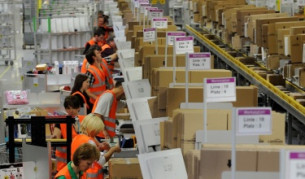 Логистичен център на "Амазоун" в САЩ