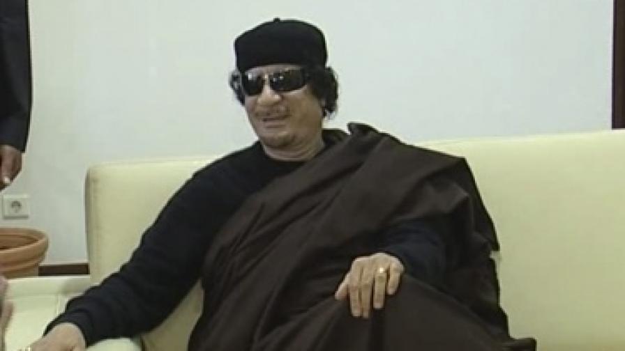 Триполи: Кадафи е тук и тук и ще си остане