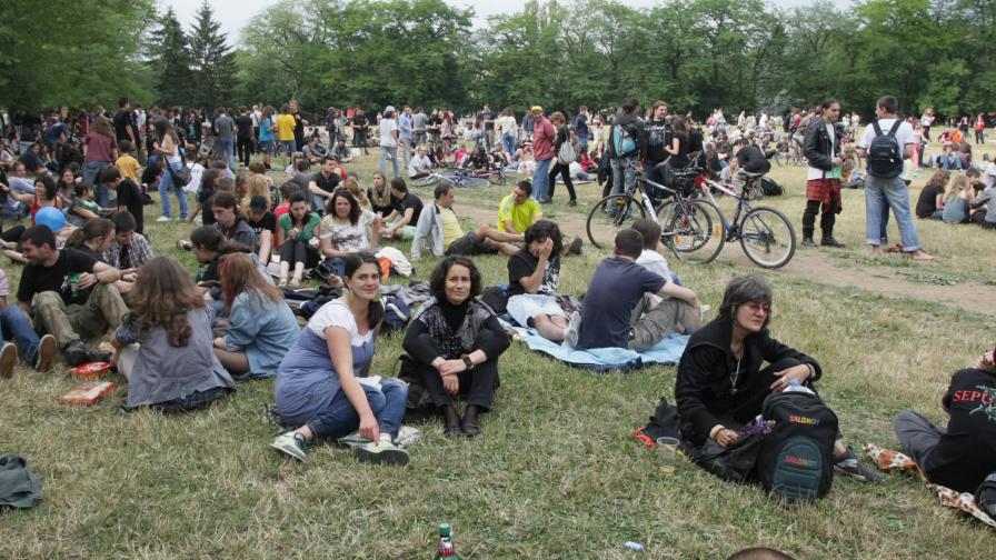 Фестивалът "Цвете за Гошо" събира почитатели на българската рок и блус музика в Южния Парк всяка година