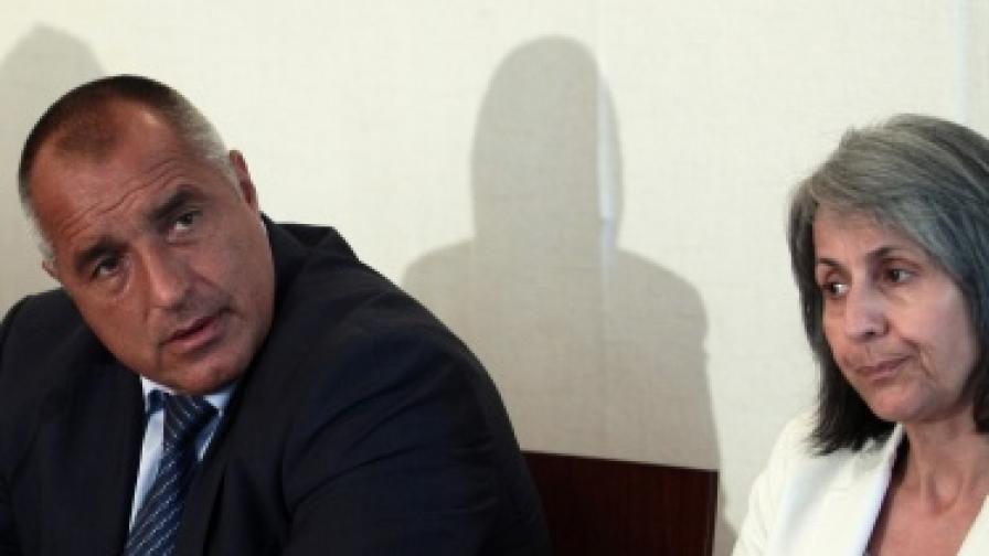 Борисов чете евродоклада на депутатите си