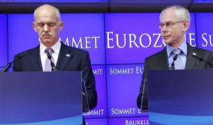 Гръцкият премиер Георгиос Папандреу (вляво) и президентът на ЕС Херман Ван Ромпой