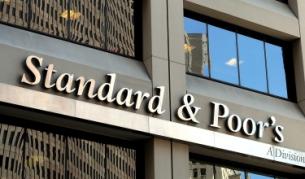 "Стандард енд Пуърс" понижи рейтинга на Гърция
