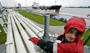 "Уикилийкс": България в леглото с мускулестите "Газпром" и "Лукойл"