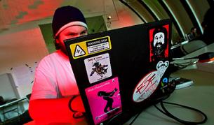 Участник в предишното издание на лагера, разположил се удобно в самолетен хангар във Финовфюрт