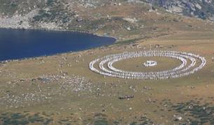 Паневритмията е система от упражнения, създадени на философска основа от Петър Дънов, част от духовните практики, с които се посреща в Рила Слънчевата нова година