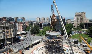 Паметникът "Воин на кон"