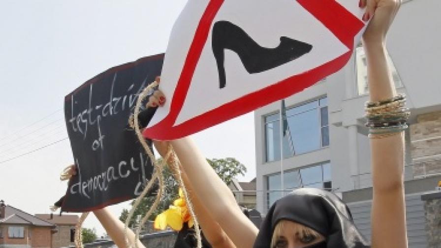 Саудитска Арабия: Жена зад волана = камшик