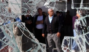 Коктейли "Молотов" и сълзотворен газ по улиците на Атина