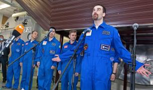 Ревност между астронавтите, летели до Марс