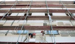 Тези работници са заели свободни места в сектори и професии с недостиг на работна ръка, например в строителството, домашните услуги и ресторантьорството