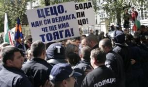 Особена активна в тези "протести" беше провалилата се месец по късно на изборите партия РЗС