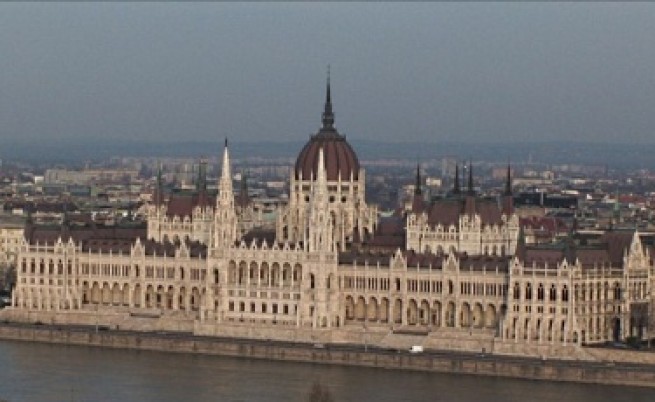 Унгария официално поиска помощ от МВФ и ЕК