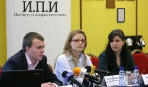 Част от икономическия екип на ИПИ