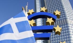 Гърците теглят парите си от банките 