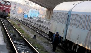 Гладуващ железничар настанен в болница