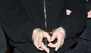 Арестувана е банда изнудвачи