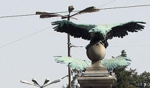 Махат рекламата "опаковка" на Орлов мост