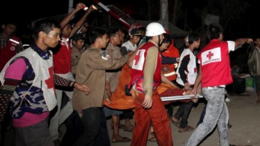 Склад за експлозиви горя в Мианма, 17 жертви