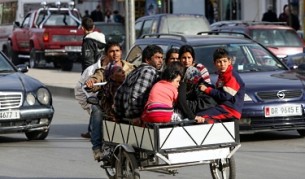 Ромско семейство в центъра на Тирана