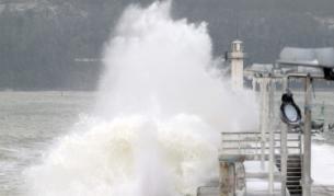 Пристанището на Варна по време на бурята