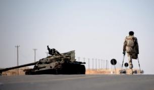 Тази и още десетки фотографии на Васил Донев от бойните полета в Либия бяха разпространени от ЕПА през април 2011 г.