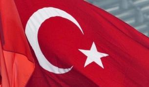 Турски депутат говори 12 часа пред парламента