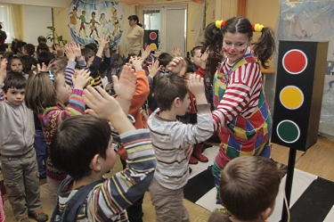 Пътната безопасност е основна тема в разговорите с малчуганите у дома