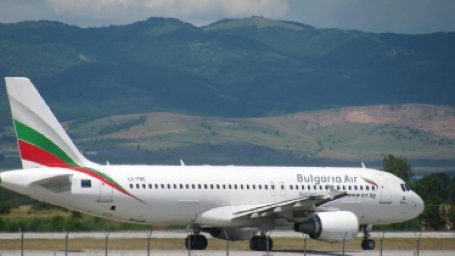 Самолет на "България ер" за Атина се приземи отново в София