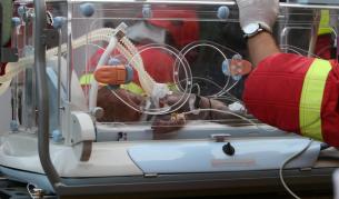 Самотният поход срещу корупцията на един лекар спасител в Румъния