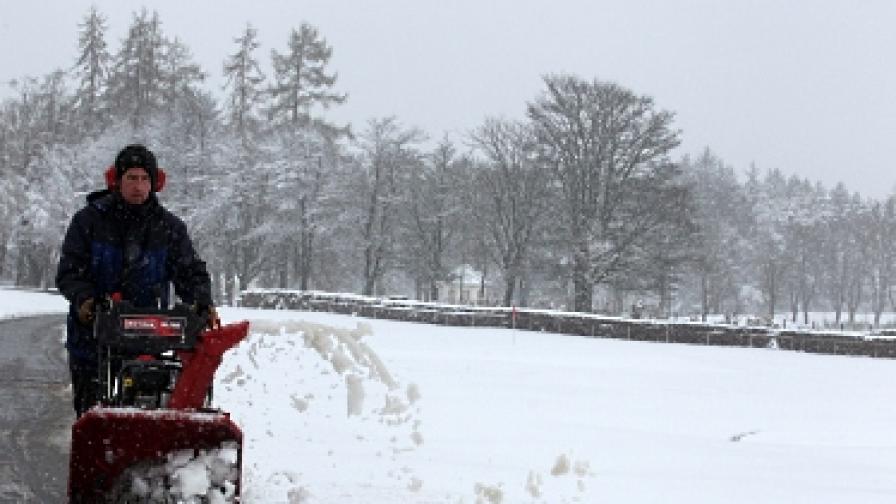 Шотландия осъмна с 15-сантиметрова снежна покривка и минусови температури